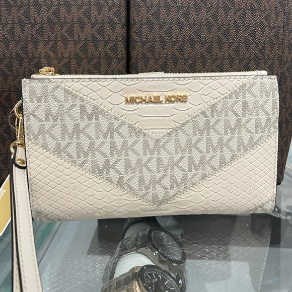 MICHAEL KORS JST LG DOUBLE ZIP WRISTLET WALLET PHONE HOLDER 
Light Cream 
NWT - Picture 1 of 16